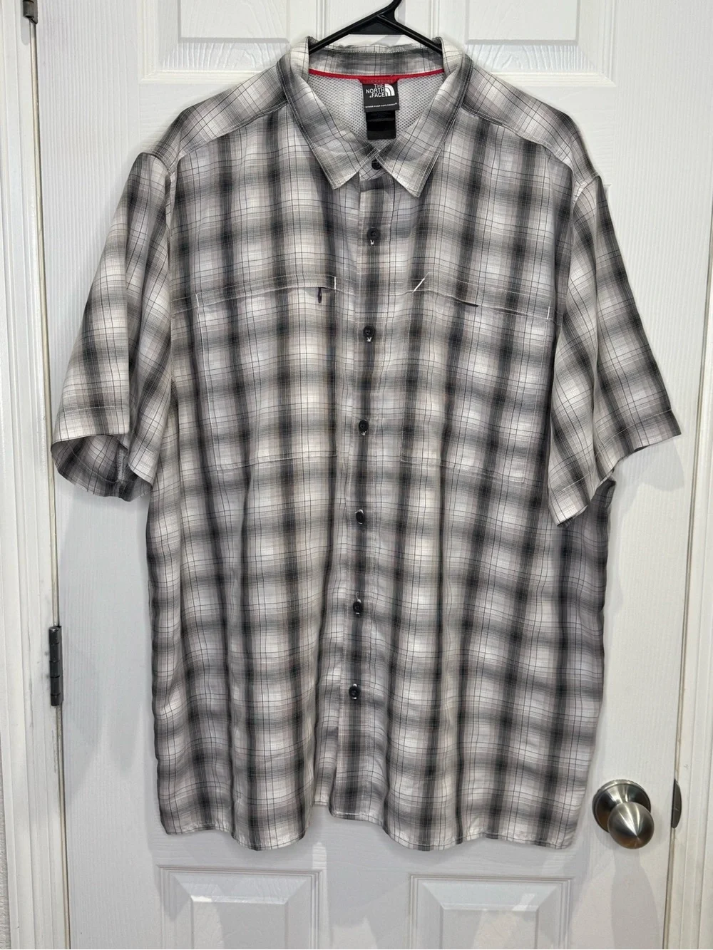 The North Face Men's XXL Short Sleeve Button Down Grey Plaid Outdoor Gorpcore
